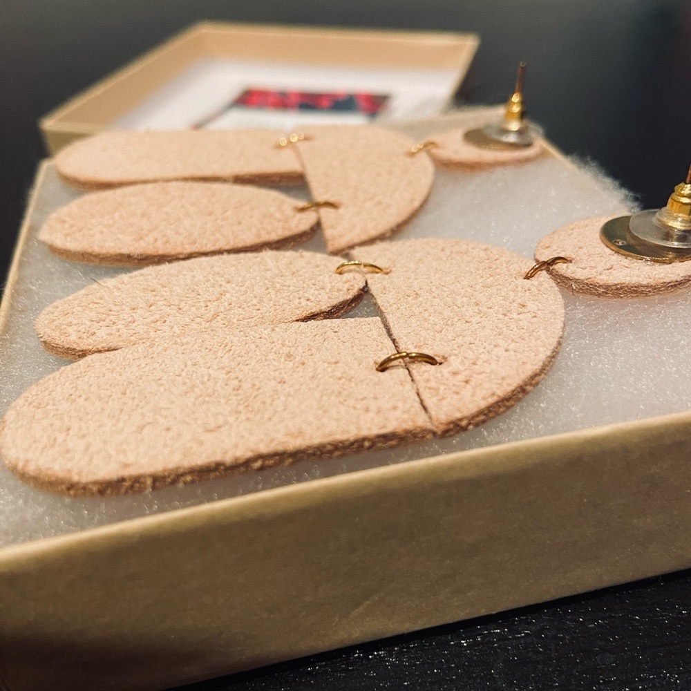 ⭐️ NWOT ⭐️ Rose & Royce • Hand-painted leather earrings - Picture 5 of 5